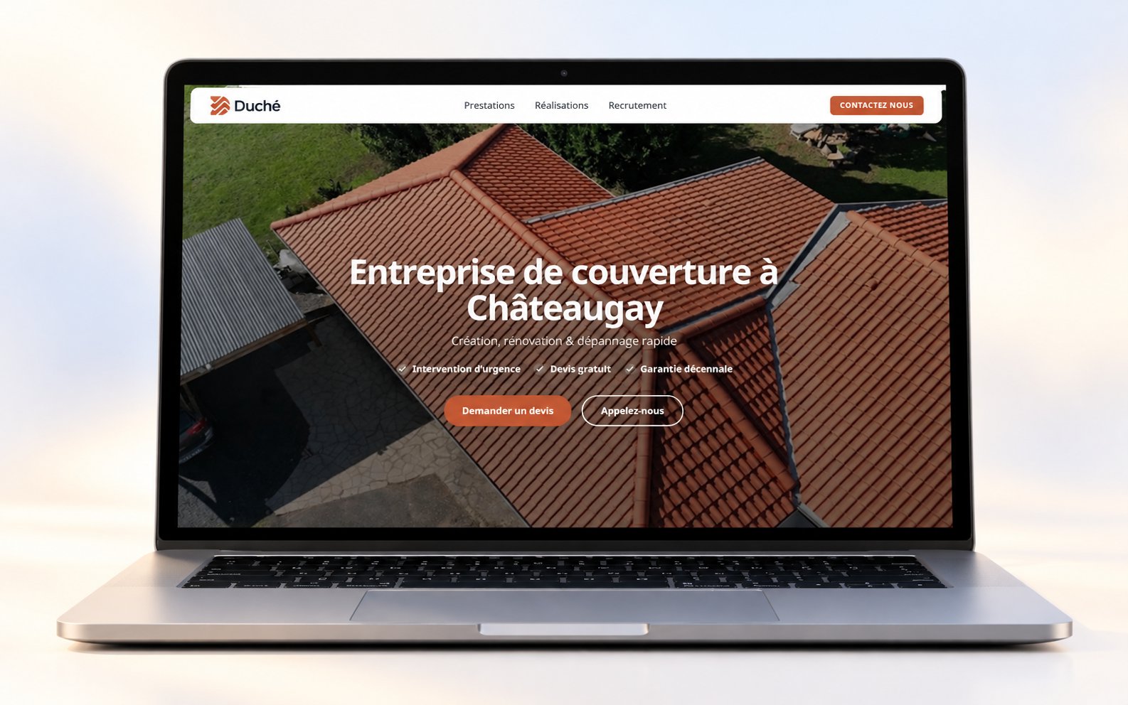 Page d’accueil de Duché Couverture présentée sur un ordinateur portable argenté